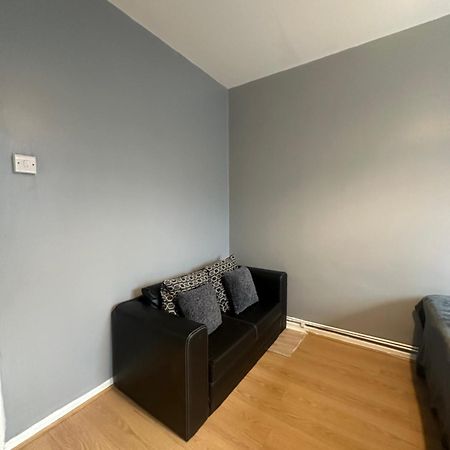1 Bedroom Flat In Whitechapel, 런던 외부 사진