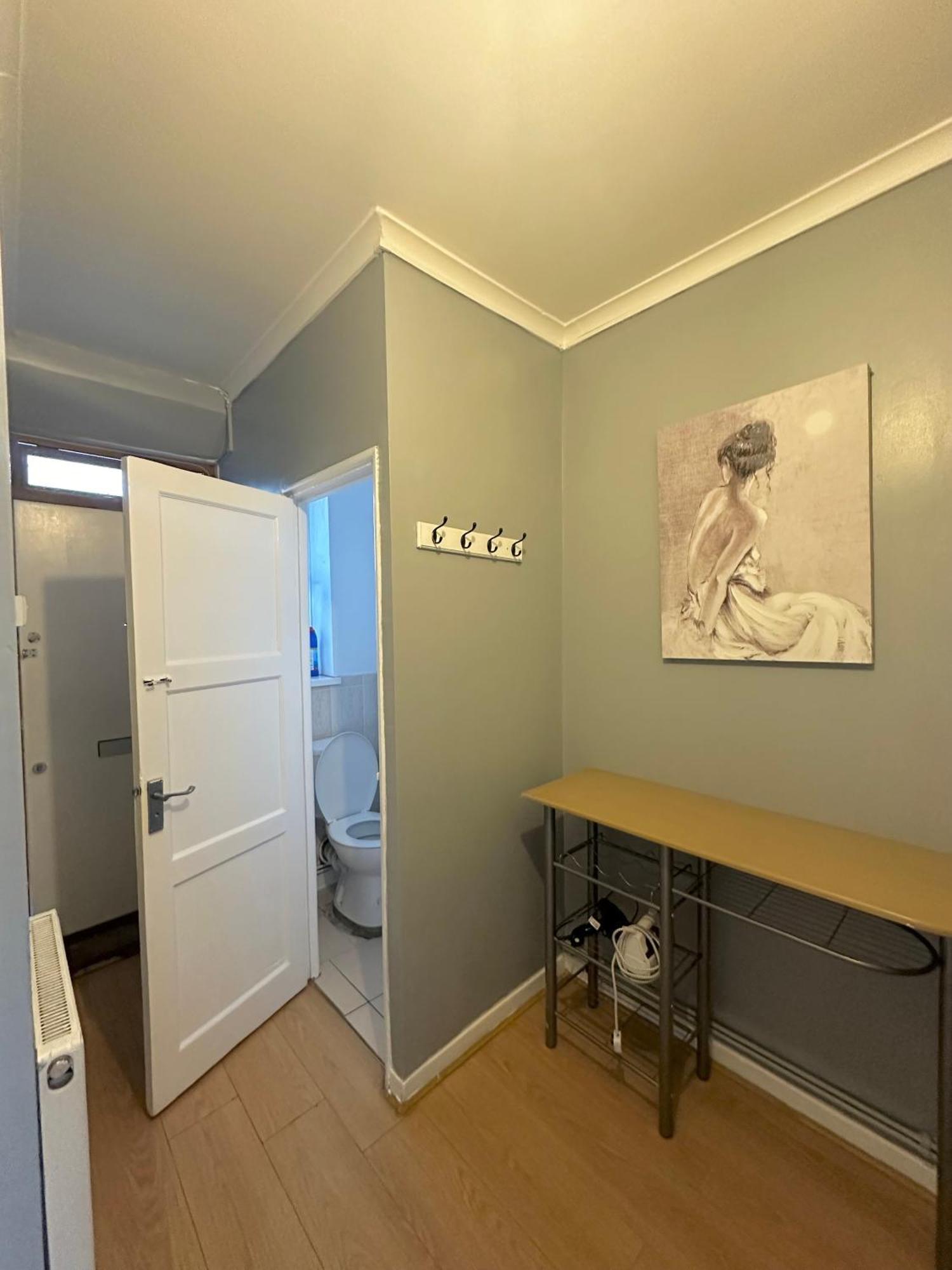 1 Bedroom Flat In Whitechapel, 런던 외부 사진