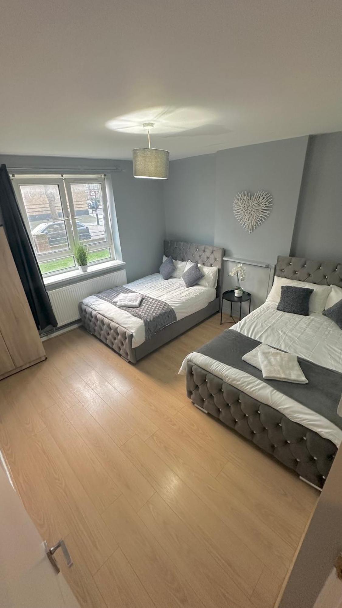 1 Bedroom Flat In Whitechapel, 런던 외부 사진