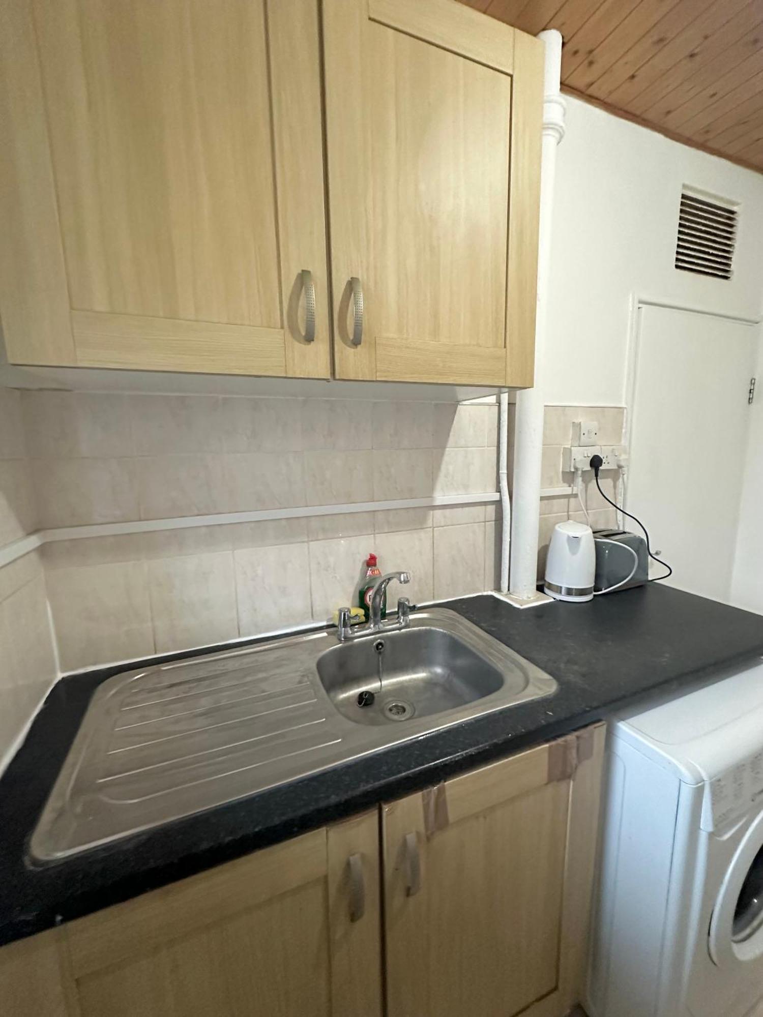1 Bedroom Flat In Whitechapel, 런던 외부 사진