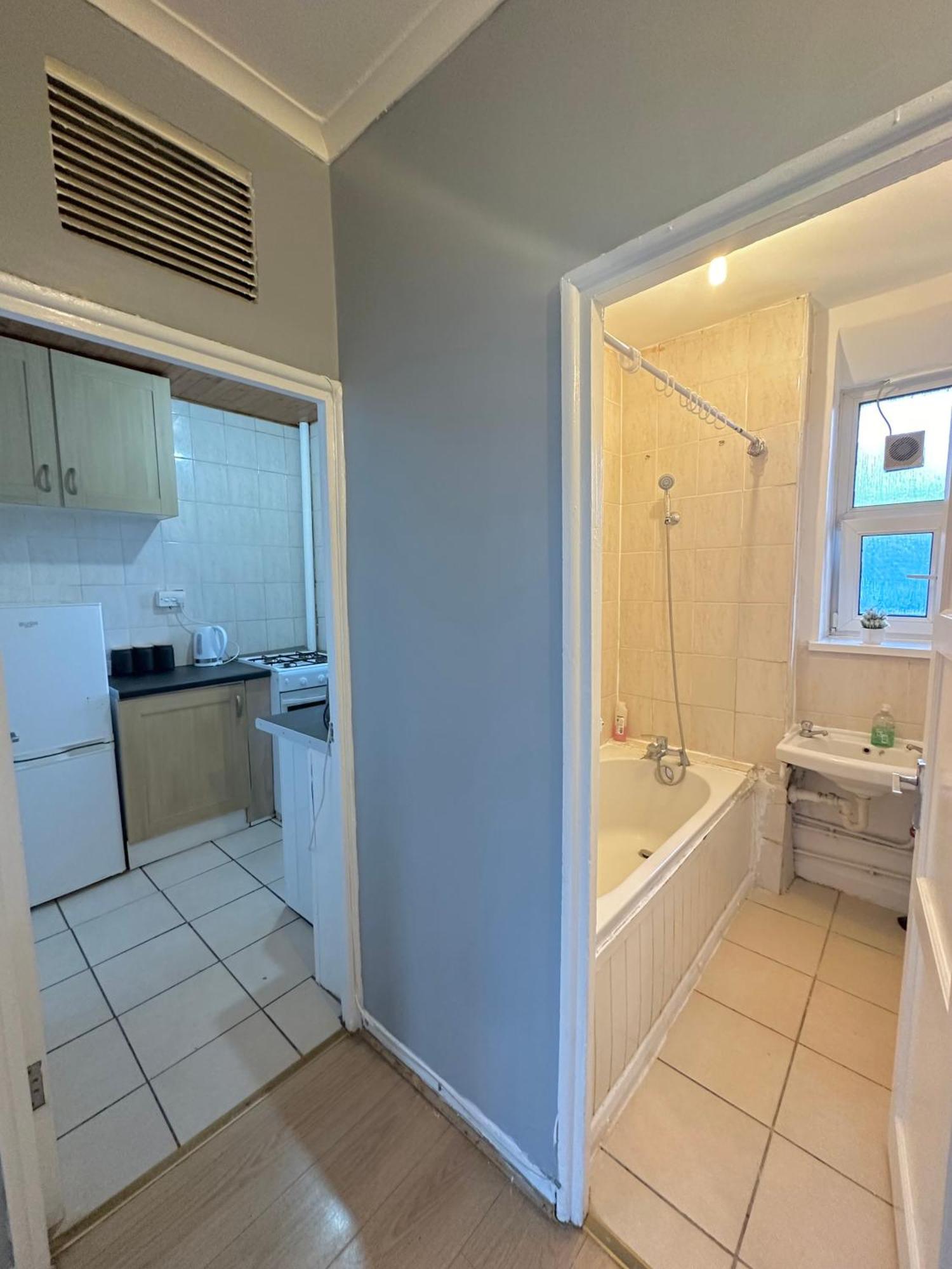 1 Bedroom Flat In Whitechapel, 런던 외부 사진