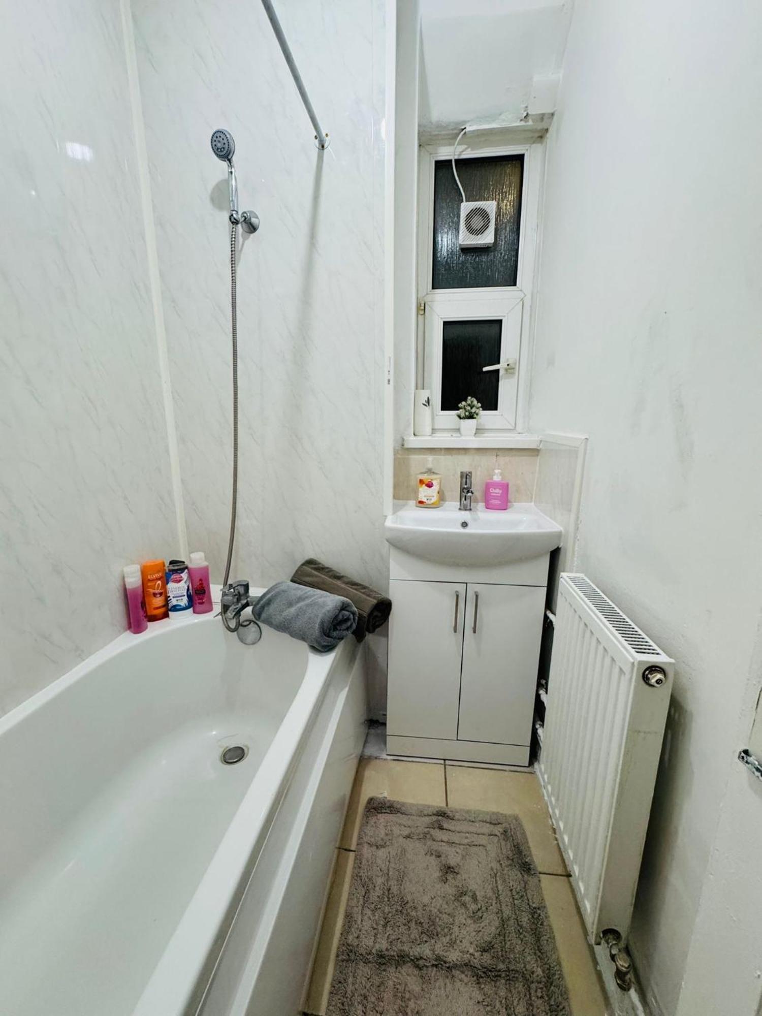 1 Bedroom Flat In Whitechapel, 런던 외부 사진