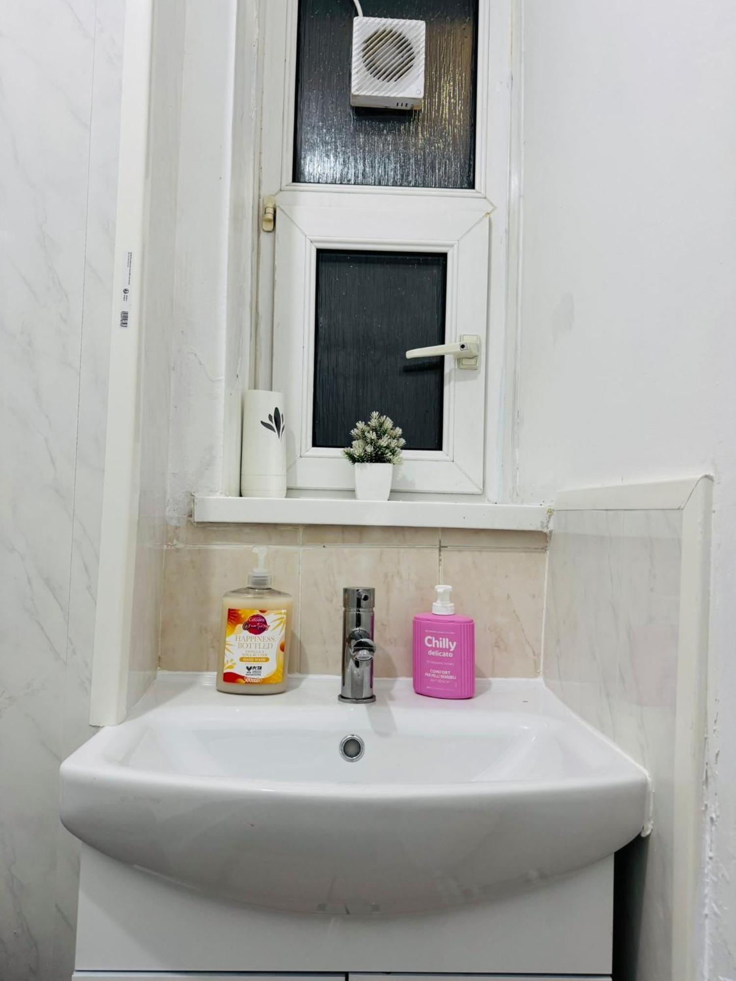 1 Bedroom Flat In Whitechapel, 런던 외부 사진